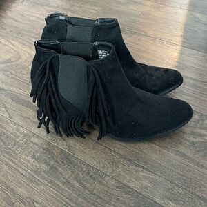Coconuts by Matisse Fringe Boho Suede Bootie EUC